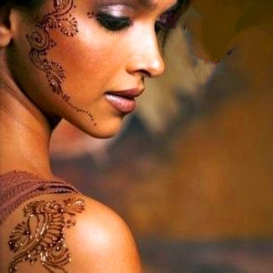 henna painting